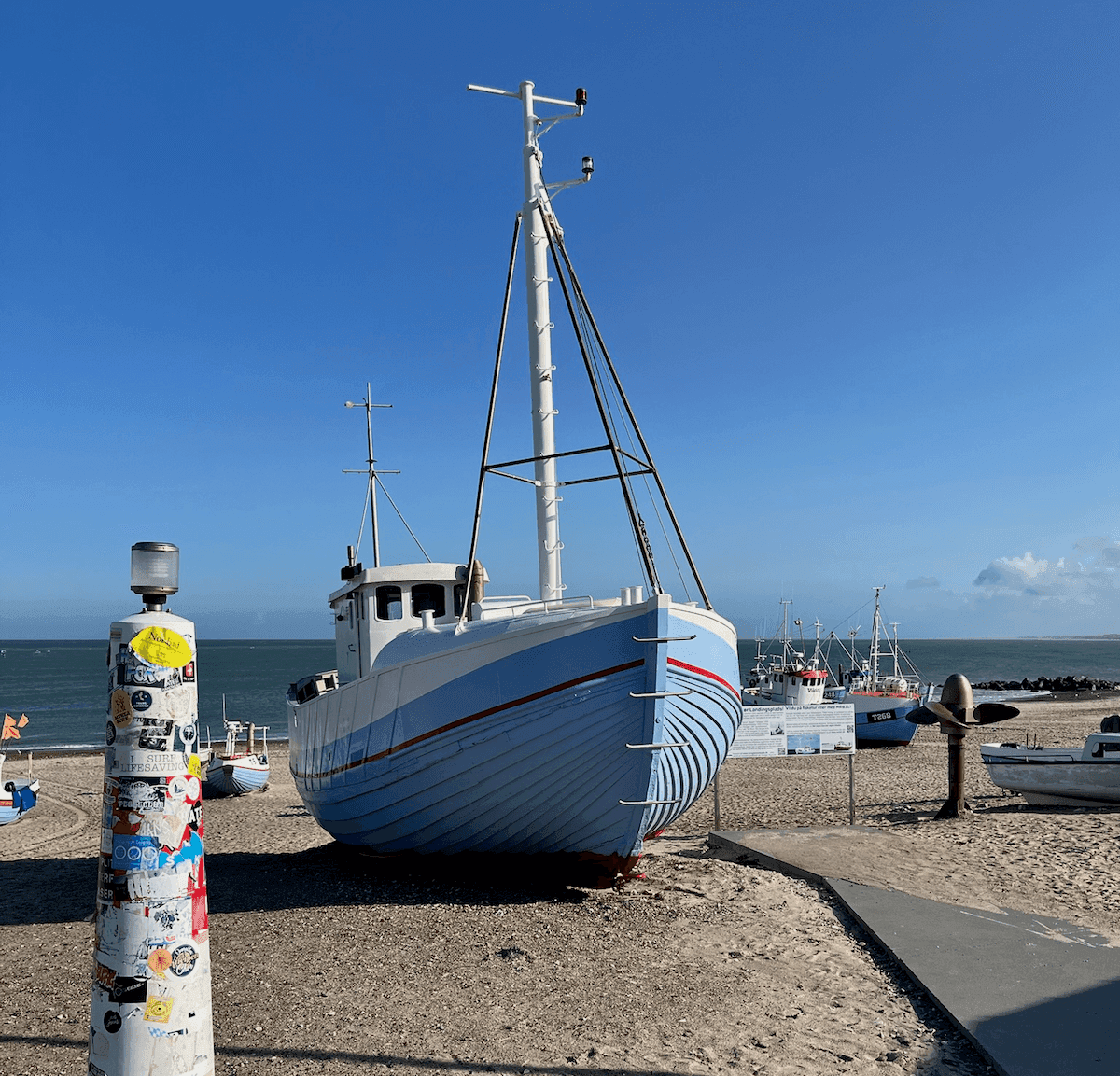 Vlny a surferská atmosféra v Cold Hawaii pri Severnom mori